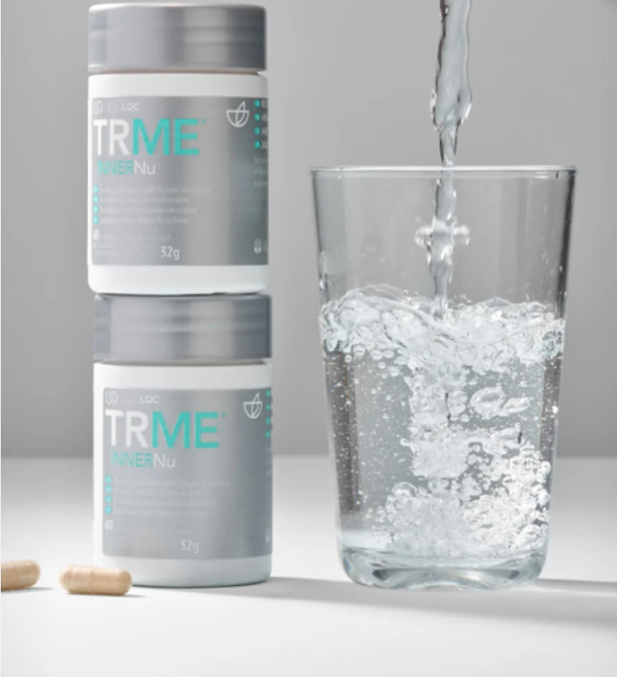 Pharmanex Inner Nu mit einem Glas Wasser Pharmanex Inner Nu mit einem Glas Wasser