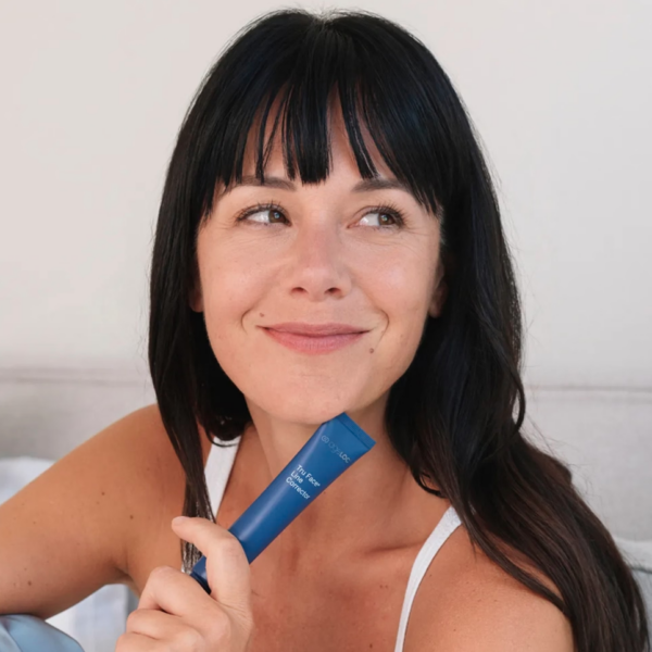 Nu Skin ageloc Tru Face Line Corrector mit Modell von Nuskin