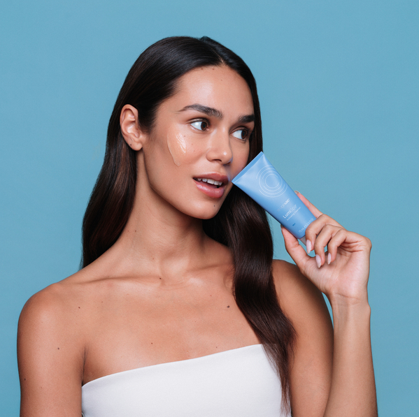 Nu Skin Modell Activating Cleanser unreine Haut Nu Skin Modell Activating Cleanser unreine Haut