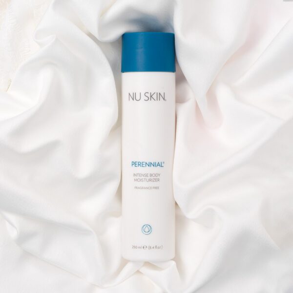Perennial auf Seidentuch von Nu Skin